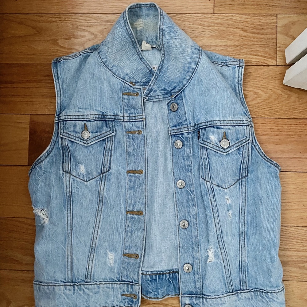 • Levi jean vest •